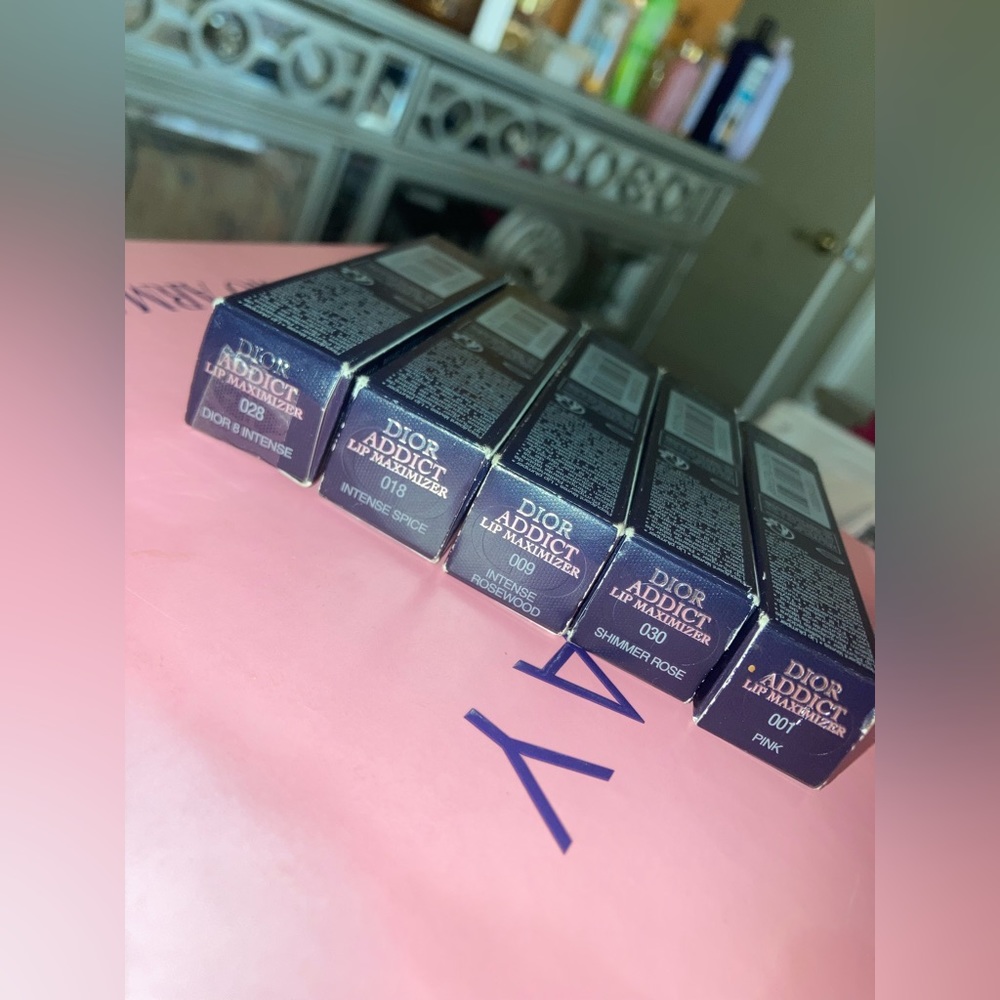 COPY - Lip Plumping Gloss - Instant and Long-Term Volume Effect - 24h Hydration